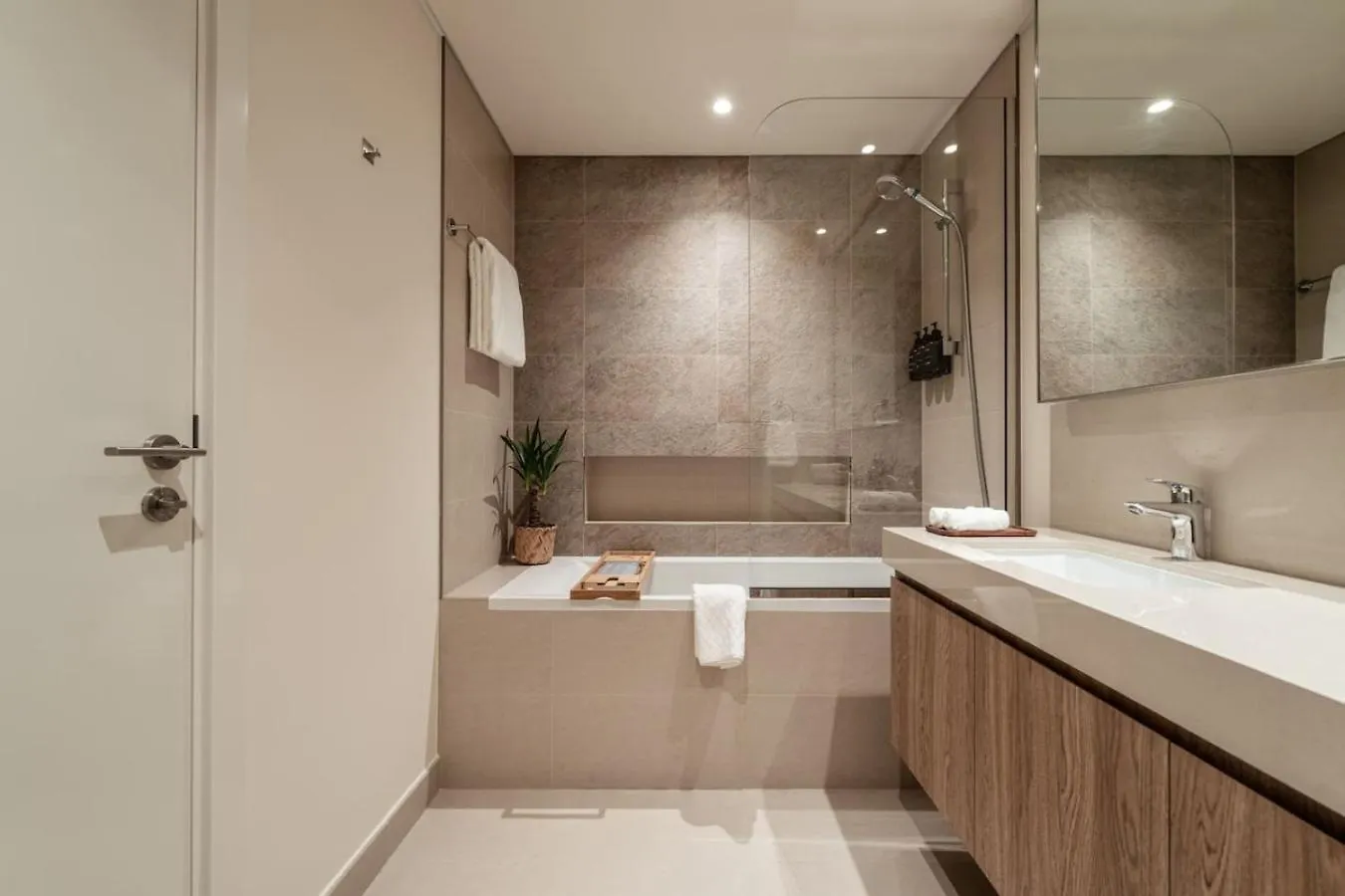 Seraya Residence 7 - 4Bdr - Burj And Difc Skyline Views Dubai Apartment